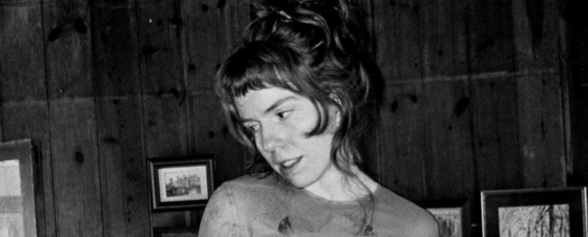 Elanor Moss shares video for new single "Fixer"